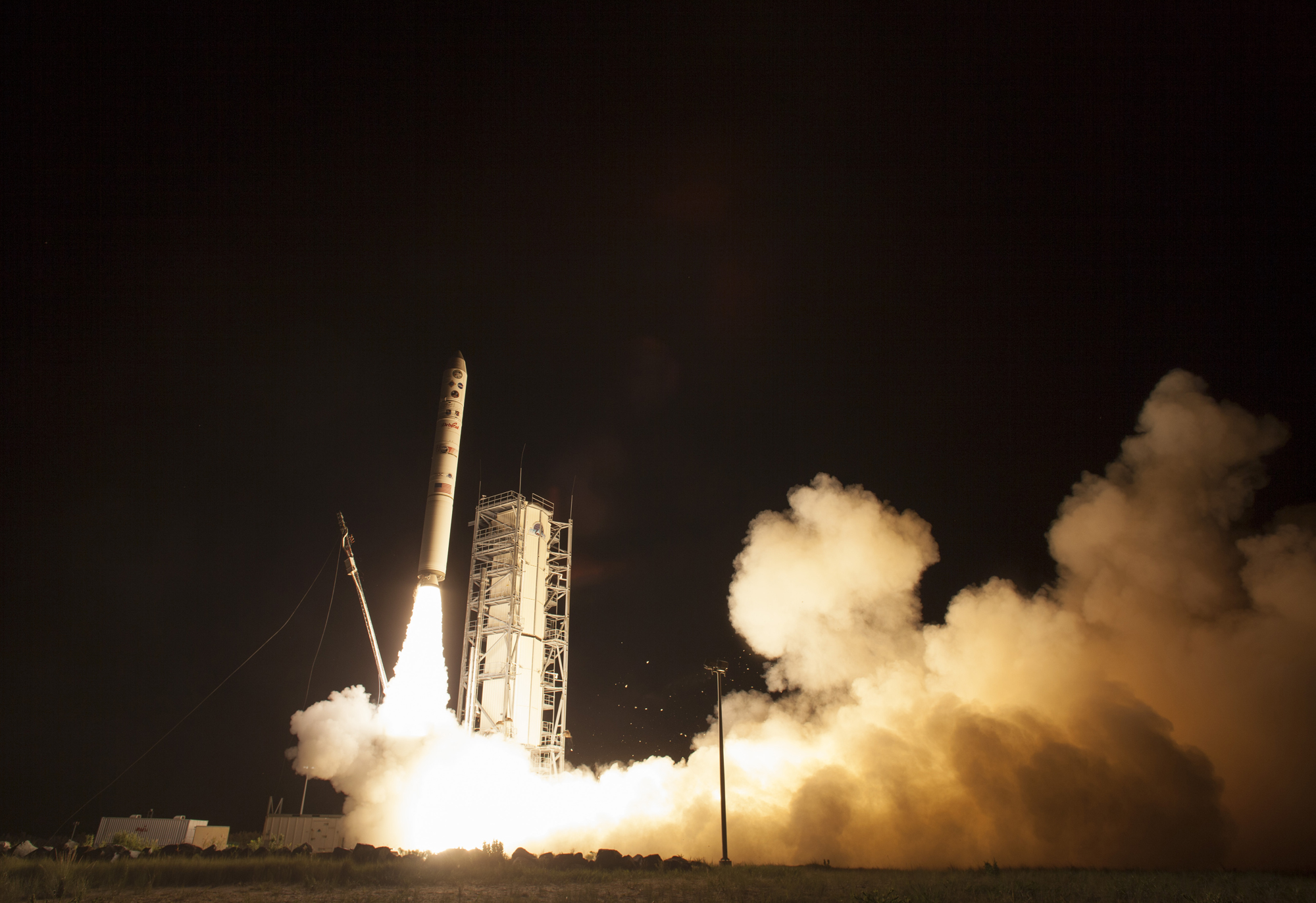 NASA Eyes Glitch With New Moon Probe After Dazzling Launch